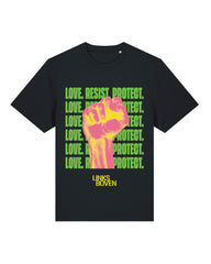 T-shirt LOVE. RESIST. PROTECT. (vuist) Zwart